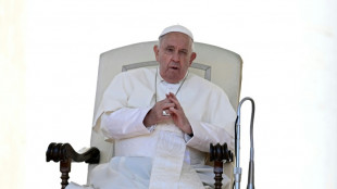 Papa diz que governos endividados não podem impor privações 'indignas' à população
