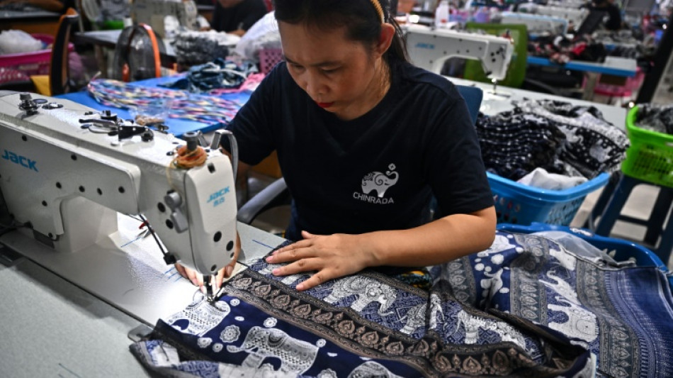 Quand les jeunes Thaïlandais s'approprient le pantalon "souvenir" cher aux touristes