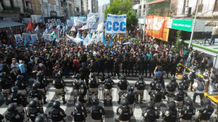 Polícia argentina reprime protestos de organizações sociais contra ajuste de Milei