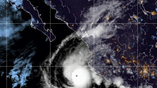 Orlene se convierte en huracán de categoría 4 frente a las costas mexicanas del Pacífico