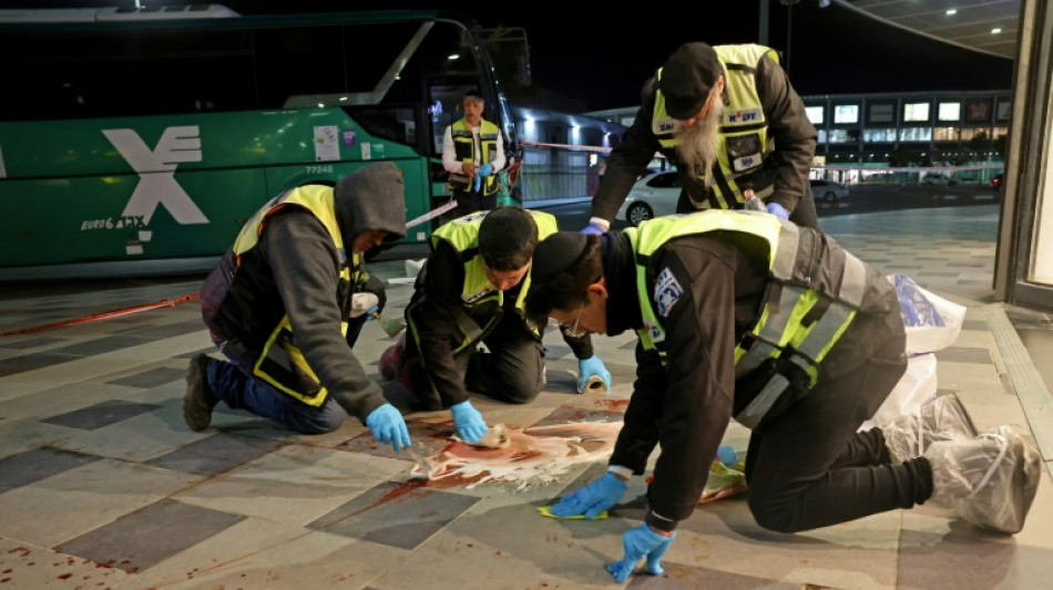 Quatre morts dans une attaque au couteau et à la voiture bélier en Israël