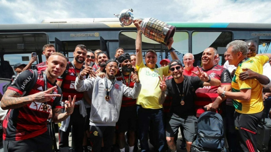 En día de elección, Bolsonaro recibe en Rio al Flamengo, campeón de la Libertadores