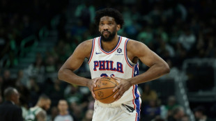 Embiid vai desfalcar 76ers no resto da temporada por lesão no joelho