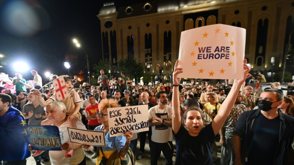 Géorgie: des dizaines de milliers de manifestants pour demander l'adhésion à l'UE