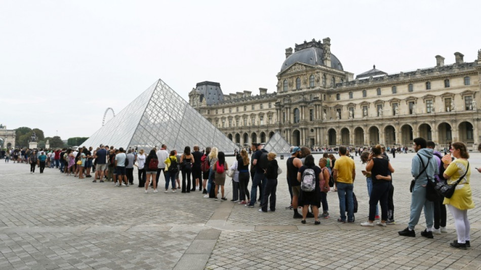 Paris museum numbers recover but still hit by pandemic