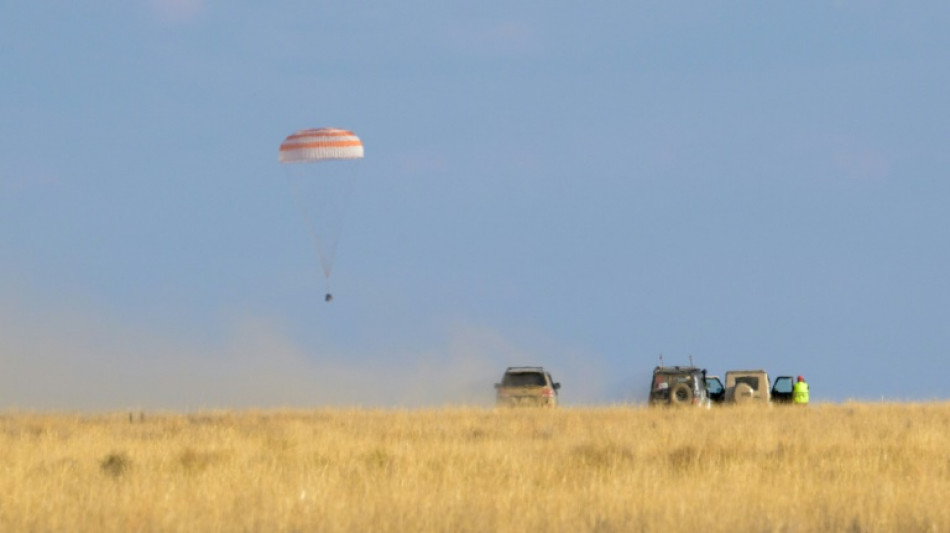 Aterrizan dos rusos y un estadounidense tras una misión de más de un año en la ISS