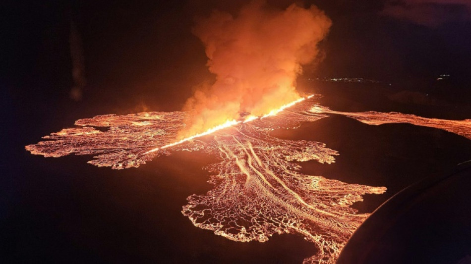 Nach Vulkanausbruch auf Island: Lava läuft auf Parkplatz der Blauen Lagune