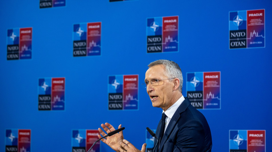 Stoltenberg, Nato non intende schierare forze in Ucraina