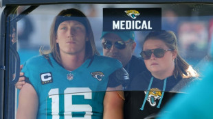 Jags' Lawrence exits with concussion after ugly hit