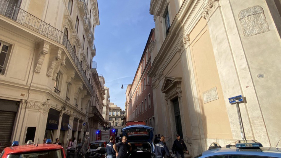 Cade ascensore in palazzo in centro a Roma, un morto