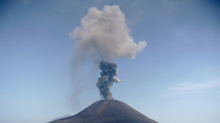 El volcán Anak Krakatoa entra en erupción en Indonesia