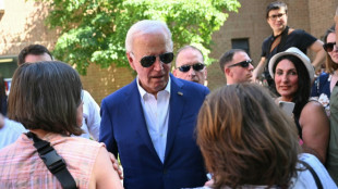 Biden face aux doutes de son parti et lâché par George Clooney