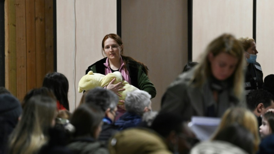 Pour les réfugiés, des papiers à Paris mais des rêves d'Ukraine