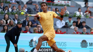 Auger-Aliassime avança à final em Madri após abandono de Lehecka por lesão