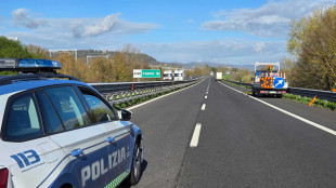 Operaio muore travolto da autocarro mentre lavora in A1