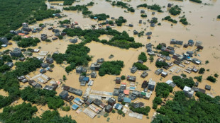 What is causing record floods and heatwaves in China?