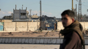 Lento avance de las fuerzas kurdas en la prisión de Siria asaltada por el EI