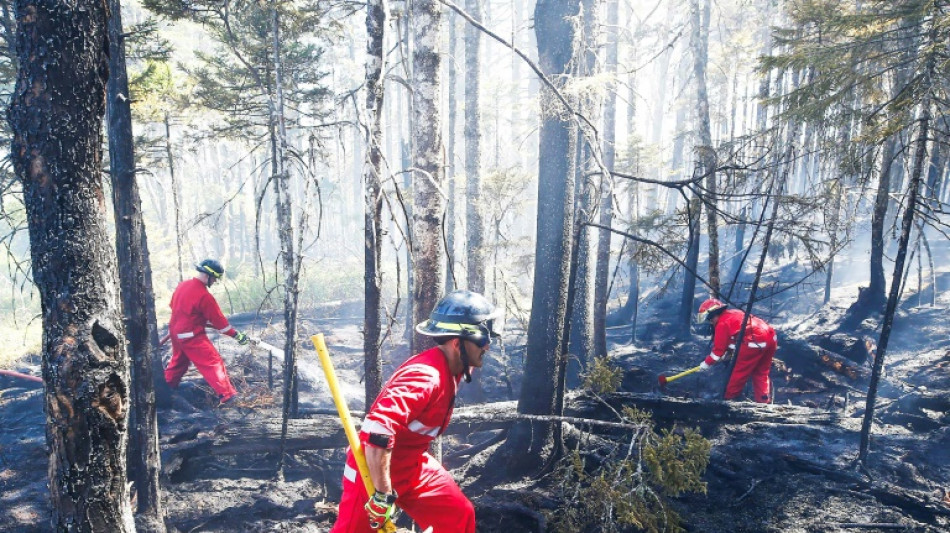 Firefighters in east Canada battle 'unprecedented' blazes