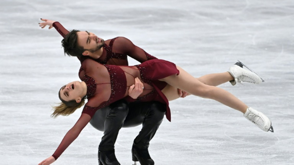 Papadakis, Cizeron open bid for fifth world title with record score