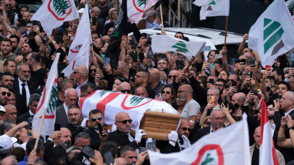 Milhares de libaneses prestam homenagem ao líder do partido cristão assassinado